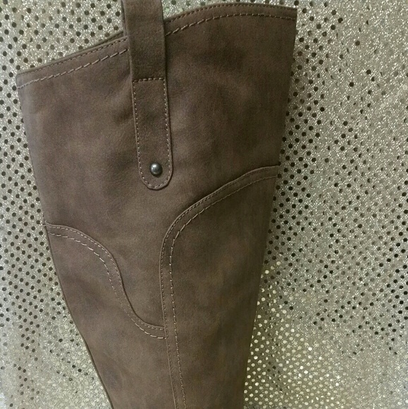 Boots - Picture 2 of 4